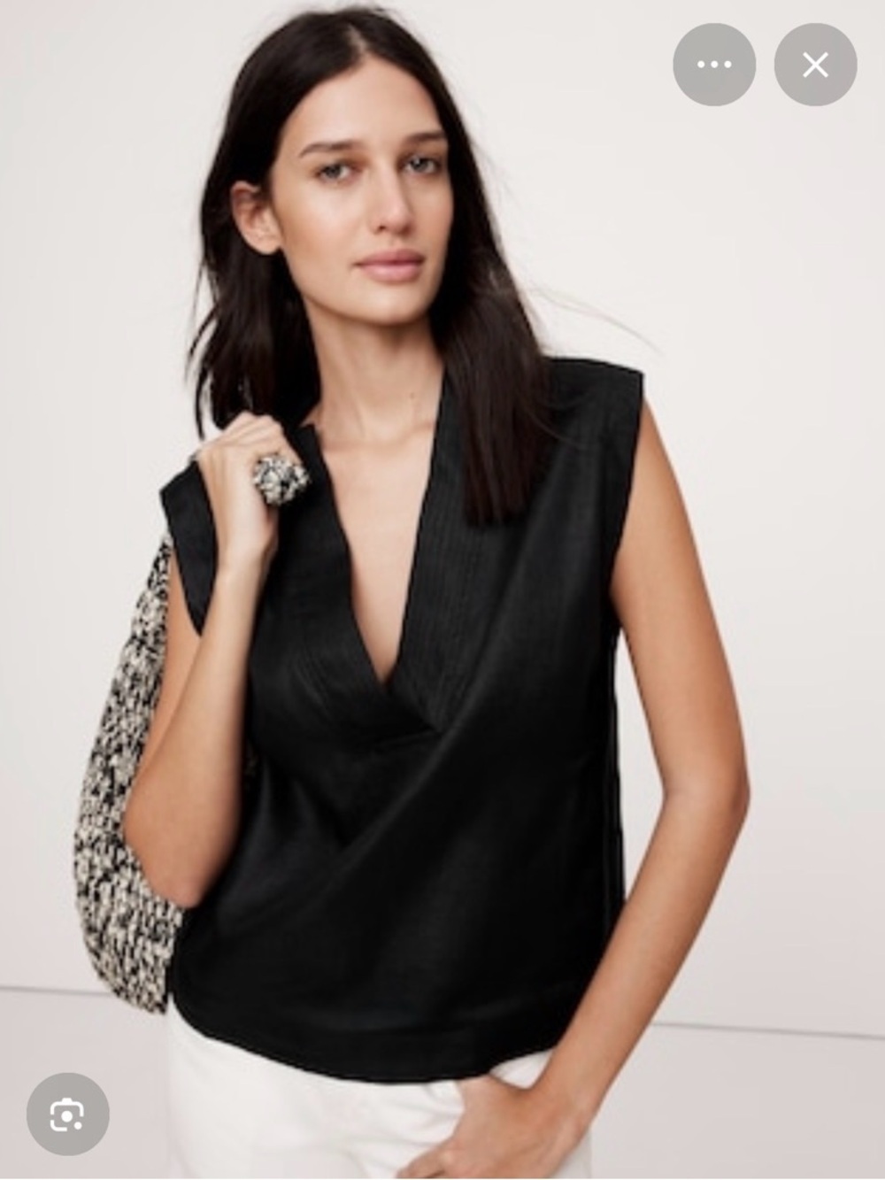 NWOT Banana Republic Linen V Neck Black Top Sz Small.